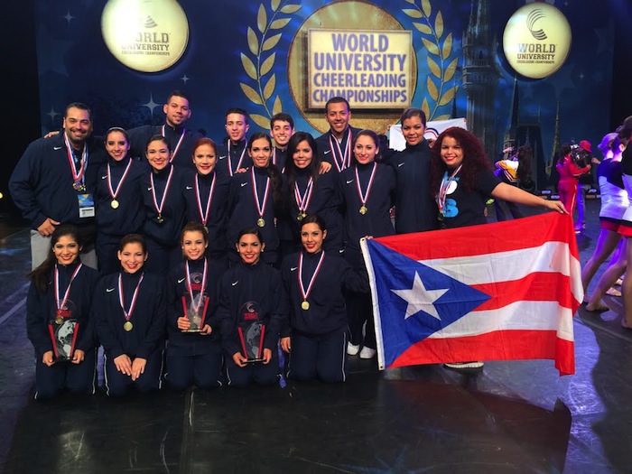 El equipo de baile deportivo de la Universidad de Puerto Rico en Bayamón.
