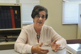 La doctora Ana Helvia Quintero discutió parte de los proyectos y propuestas para reformar la educación pública en Puerto Rico, que recopila en su libro “Hacia un plan educacional de Puerto Rico: Retos y posibilidades” (Adriana De Jesús Salamán / Diálogo)