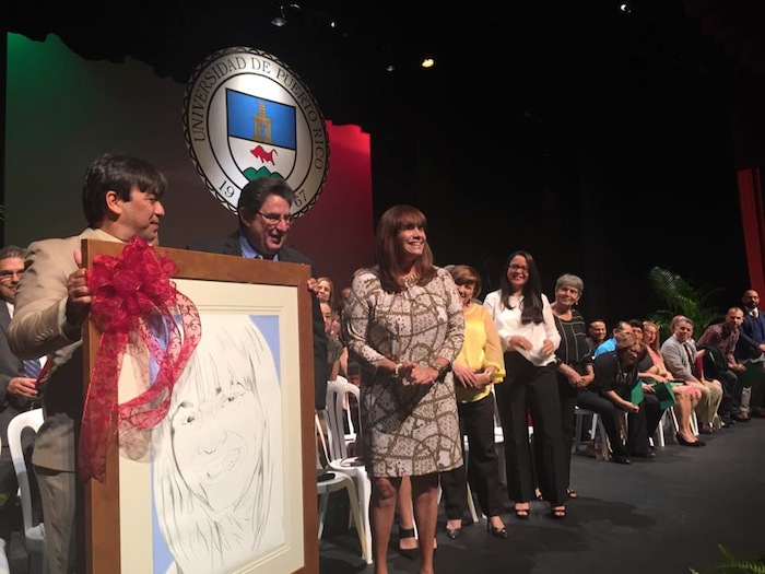La Profa Ramos recibe  reconocimiento en Cuadro de Honor de UPR-Cayey.