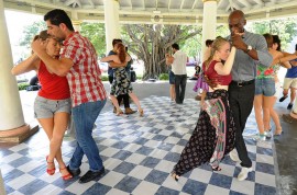 Presentación de Y entonces tango, en la Glorieta Santiago Vevé (Fotos Ricardo Alcaraz_Diálogo)