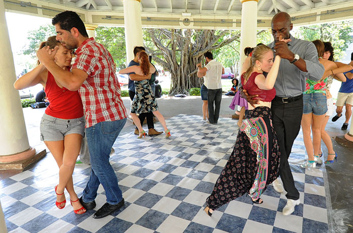 Presentación de Y entonces tango, en la Glorieta Santiago Vevé (Fotos Ricardo Alcaraz_Diálogo)