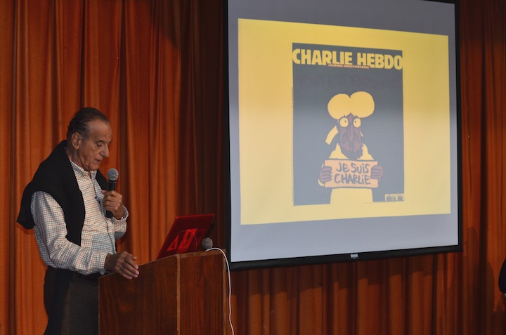 La UPR en Cayey organizó un foro para discutir la función de la sátira partiendo del atentado al semanario satírico francés Charlie Hebdo. En la foto, el presidente de la Asociación de Caricaturistas de Puerto Rico, Arturo Yépez. (Fotos por David Pérez Aponte / Diálogo)