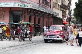 Muchos cubanos consideran que la apertura de relaciones entre EE.UU. y Cuba beneficiará a su Isla, mientras que otros creen que no va a haber cambio alguno. (Michelle Estades)