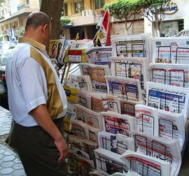 El colapso de los regímenes autocráticos en Túnez y Egipto acabó con el dominio absoluto del Estado sobre la prensa, pero periodistas y blogueros todavía deben cuidarse de lo que dicen. Crédito: Cam McGrath / IPS