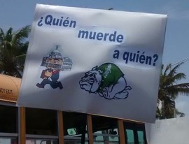 Pancarta de los estudiantes del Recinto Universitario de Mayagüez