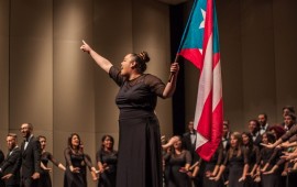 Coro de la Universidad de Puerto Rico en Cayey interpretando Latinoamerica de Calle 13. (Ivana Alonso)