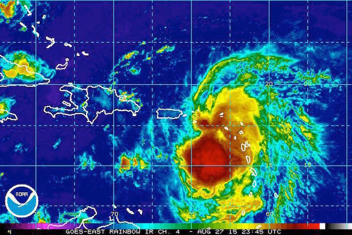 La tormenta tropical Erika en su paso hacia Puerto Rico. ( http://www.nhc.noaa.gov/)