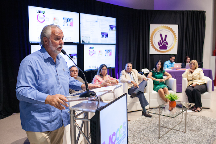 El doctor Johnny Rullán moderó el panel del lanzamiento de la campaña de vacunación de VOCES, ayer, en el Anfiteatro de Ciencias Médicas. (Suministrada)