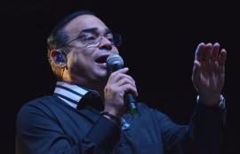 Gilberto Santarosa en el concierto de la UPRRP. (Ricardo Alcaraz/ Diálogo)