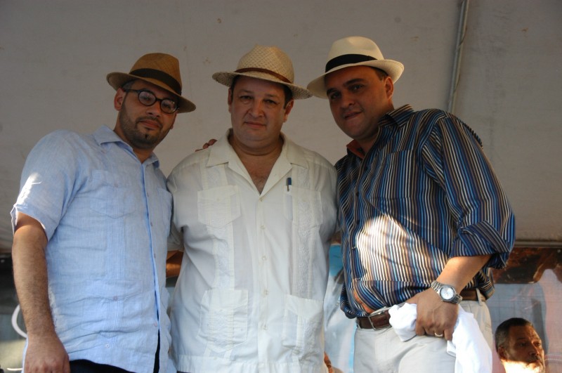 De izquierda a derecha los trovadores Eduardo Villanueva, Jovino Gonzalez y Omar Santiago. (Suministrada)