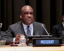 John Ashe, el presidente del 68 período de sesiones de la Asamblea General de la ONU, el 22 de abril de 2014. Crédito: Evan Schneider/ONU