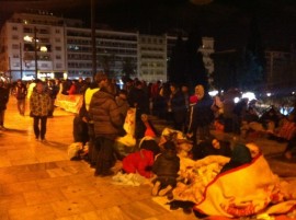 Migrantes sirios protestan en Atenas para que se les permita ir a otros países europeos, en diciembre de 2014. Crédito: Apostolis Fotiadis/IPS