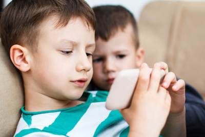 La Academia Americana de Pediatría ha exhortado a los padres a regular la exposición de los menores a los juegos electrónicos. (Suministrada)