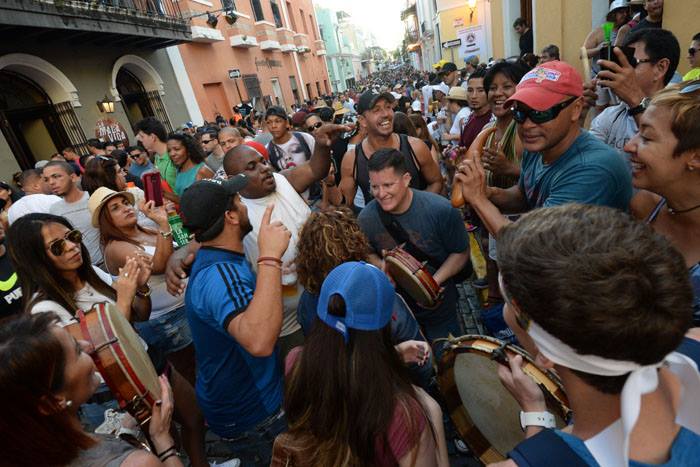 Las Fiestas de la Calle San Sebastián fueron un festín de plena de principio a fin. (Ricardo Alcaraz/Diálogo)