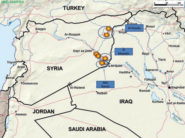 Aviones de combate de Arabia Saudita, Emiratos Árabes Unidos y Estados Unidos atacaron las refinerías de petróleo en el este de Siria controladas por el Estado Islámico, en septiembre de 2014. Crédito: Departamento de Defensa de Estados Unidos