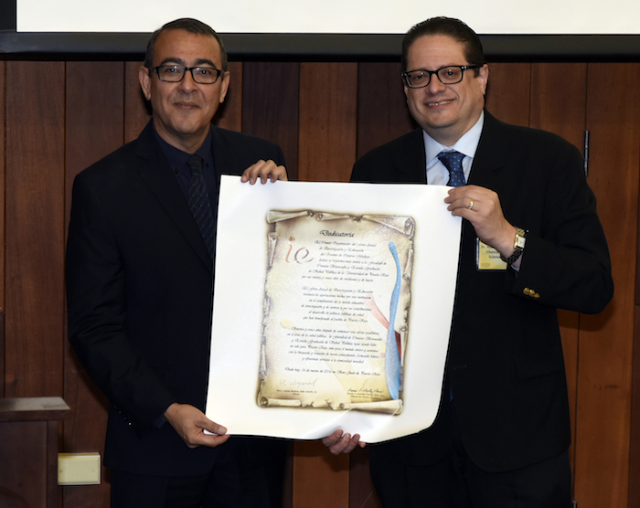 Decano y Rector Noel J. Aymat, rector del RCM, y Ralph Rivera Gutiérrez, decano de la EGSP.