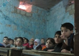 Niñas y niños de la ciudad siria de Alepo están obligados a ir a escuelas subterráneas, octubre de 2014. Crédito: Shelly Kittleson/IPS.