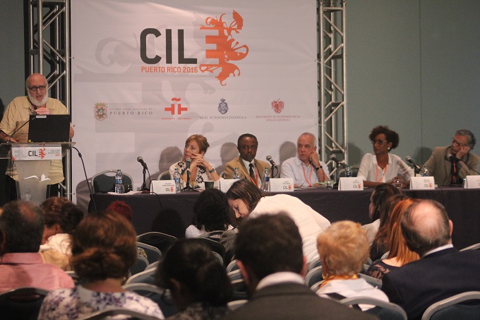 Desde la izquierda, Gerardo Piña Rosales, Mayra Montero, Justo Bolekia, Julio Escoto, Melanie Taylor y Tino Villanueva. (Rosaura Jiménez / Diálogo)