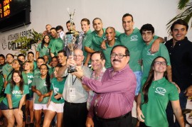 Los Tarzanes del Colegio nuevos campeones de la natacion. (Luis F. Minguela LAI) (2)