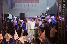 Ricardo Rosselló y Jenifer González celebran su triunfo en las primarias. (Facebook)