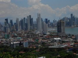 La Ciudad de Panamá, una de las de mayor crecimiento de América Latina. La tercera Conferencia de las Naciones Unidas sobre Vivienda y Desarrollo Urbano Sostenible (Hábitat III), que se realizará en octubre en Quito y establecerá la Nueva Agenda Urbana. Crédito: Emilio Godoy/IPS