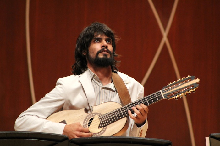 Pablo Hernández Mejías, cuatrista y compositor. (Deborah A. Rodríguez / Diálogo UPR)