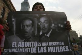 Una pancarta en una protesta en México en demanda de que se sentencie a favor del derecho de las mujeres al aborto. Crédito: Mónica González/Pie de Página