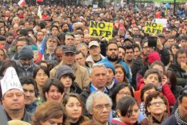 Participantes en la gran protesta en la capital de Chile contra el modelo privado jubilación impuesto en el país, bajo el dominio de las Administradoras de Fondos de Pensiones. Crédito: Cortesía de NO+AFP
