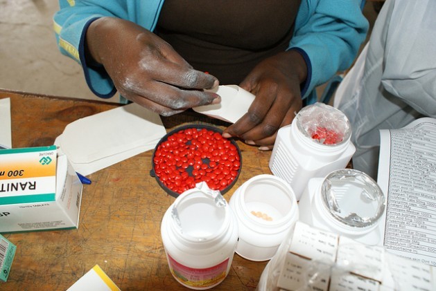 Los medicamentos falsificados en países como Kenia también agravan la creciente resistencia a los antibióticos. Crédito: Isaiah Esipisu/IPS.