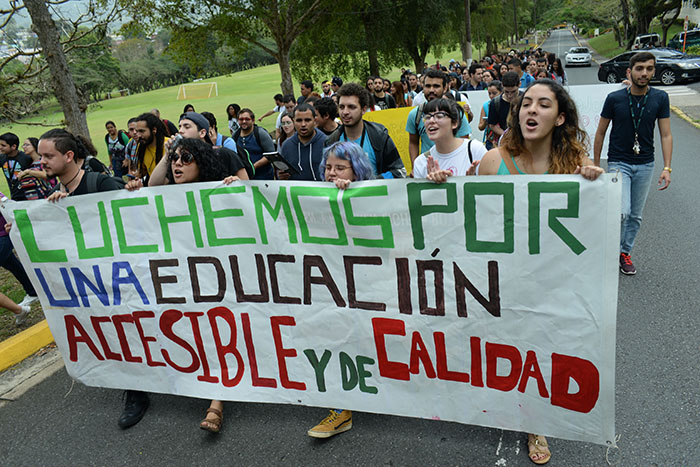 Marcha estudiantes UPR en Cayey (Ricardo Alcaraz / Diálogo)
