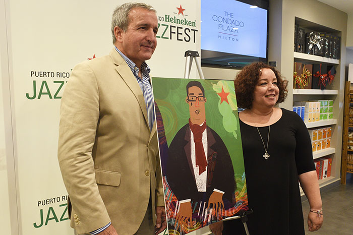 Durante la conferencia de prensa también se presentó el cartel conmemorativo del evento, hecho por la artista Nívea Ortiz Montañez. La pieza, titulada “Mola Jazz”, muestra al homenajeado y será utilizada como imagen oficial del JazzFest.
