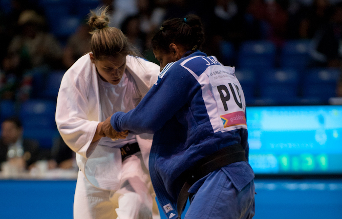 La olímpica egresada de ECEDAO, Jessica García,  estuvo vistiendo el uniforme de la UPR de Bayamon en el judo universitario. (Suministrada)