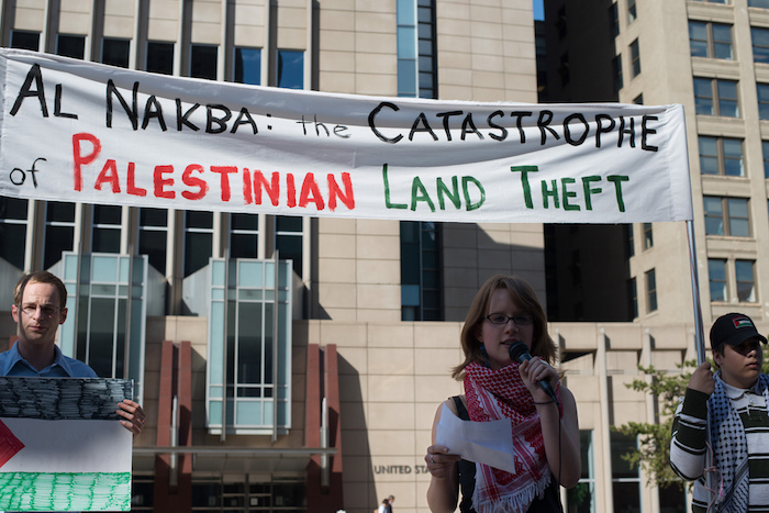 Protesta frente a edificio federal en contra de la ocupación israelí en Palestina y la subvención de Estados Unidos a la nación judía. (Fibonacci Blue / VisualHunt)