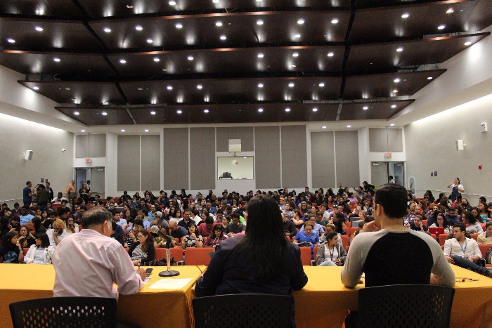 Celebración de la asamblea extraordinaria de estudiantes del RCM, el pasado viernes, 7 de abril. (Enrique Fortuño / Diálogo)