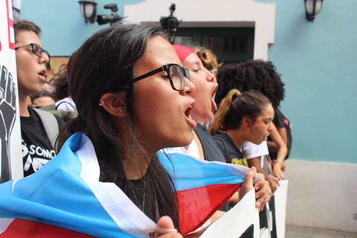La manifestación hasta La Fortaleza formó parte de las actividades del Día Nacional de Estudiantes en Lucha. (Glorimar Velázquez / Diálogo)