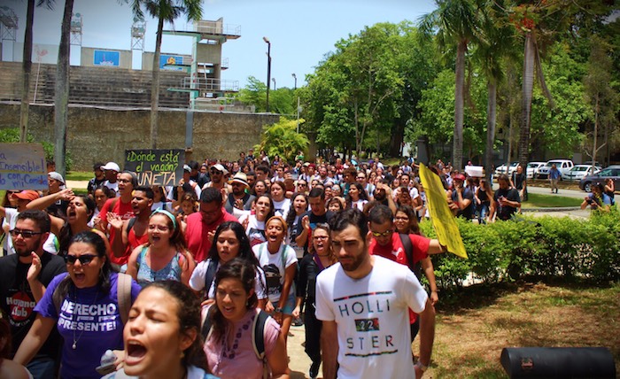 Manifestación en la UPRRP. (Enrique Fortuño/ Diálogo)