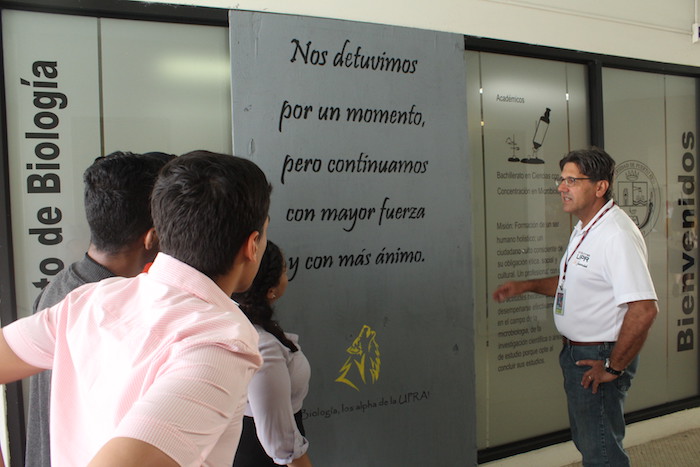 Hillman dialogó con los estudiantes de la UPR en Arecibo. (Suministrada)