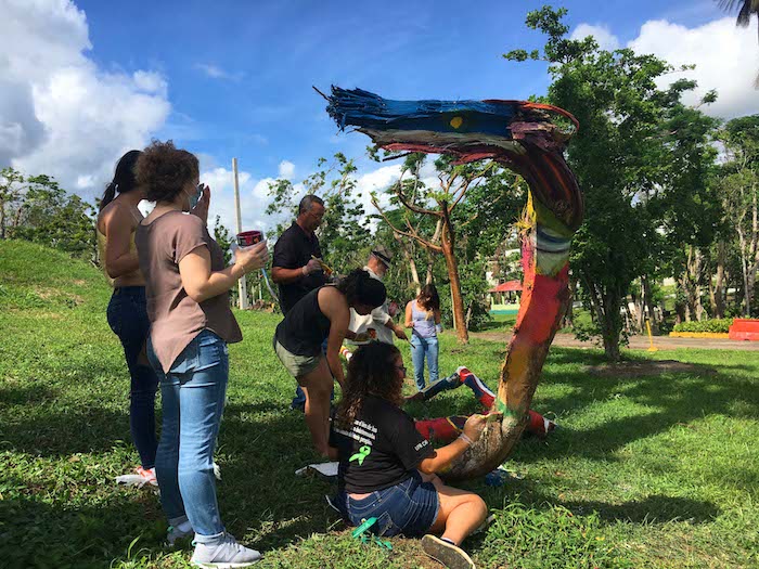 Estudiantes de UPR Cayey participan del taller Del arbol caido_