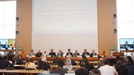 Vista de la sesión plenaria de la primera Conferencia Mundial sobre religiones, credos y sistemas de valores,celebrada en Ginebra este lunes 25 de junio, organizada por el Centro Ginebra por el Progreso de los Derechos Humanos y el Dialogo Global. Crédito: GCHRAGD