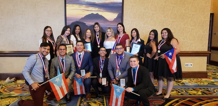 Foto principal BPA UPR RP Grupo de estudiantes con sus premiaciones (2018)