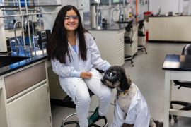 La estudiante universitaria Juliana Bonilla su can de servicio 3